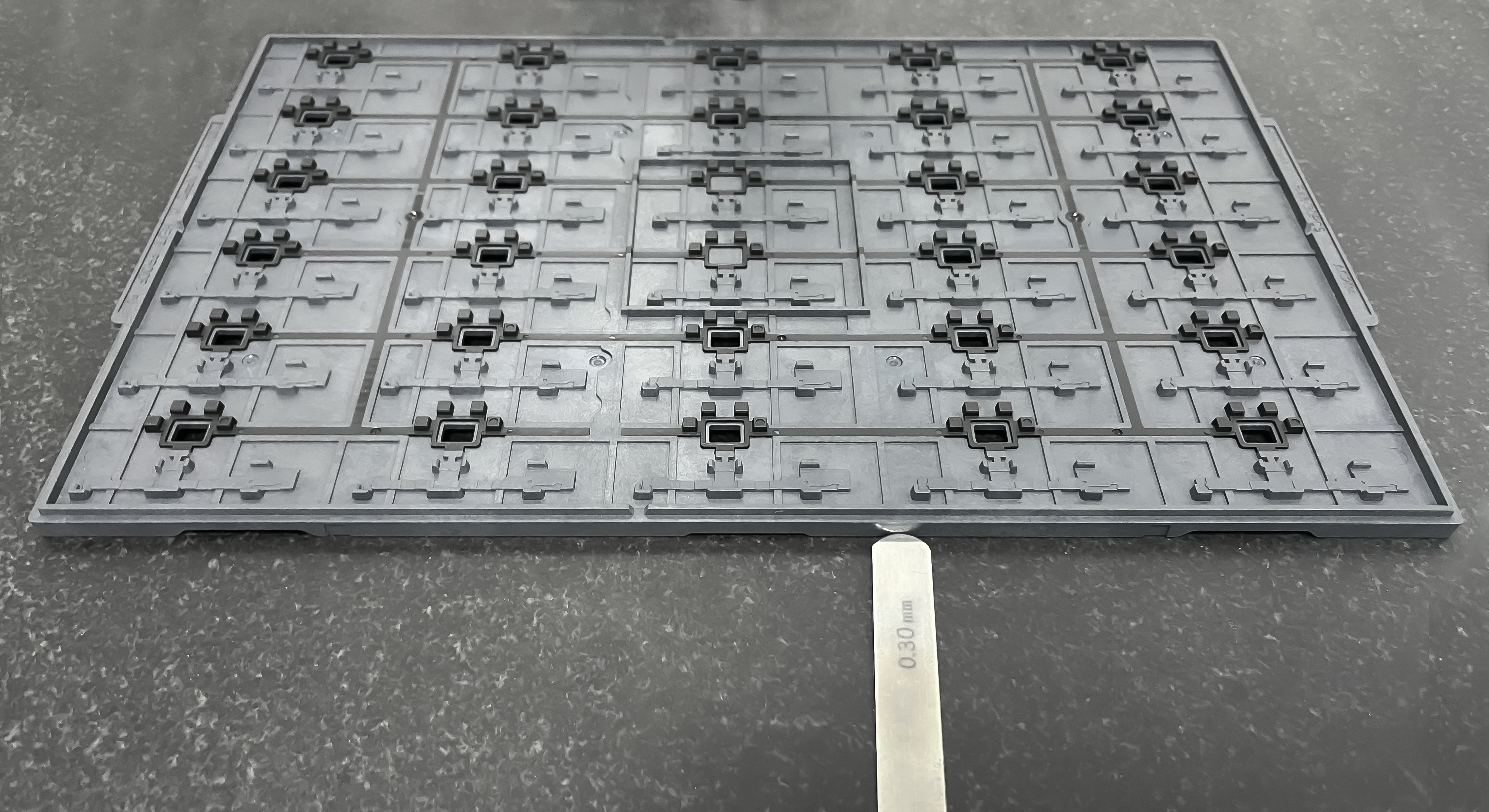 Latest company Cases about افزایش کیفیت تراک JEDEC تا از استانداردهای بین المللی فراتر رود